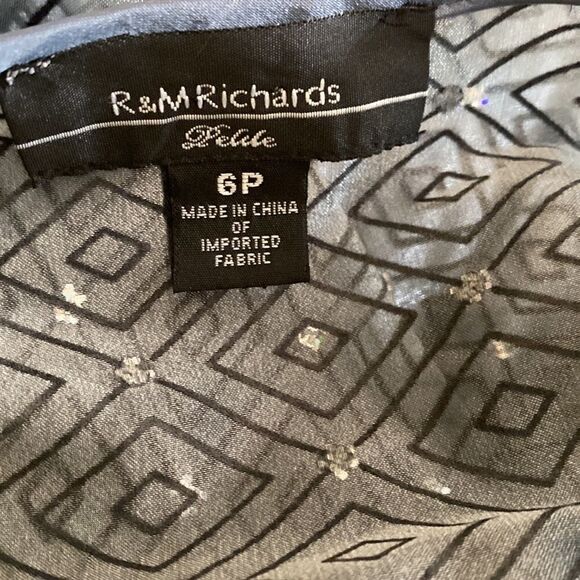 R & M Richards Ornate Shrug Sequin Jacket Size 6 P - Picture 3 of 5